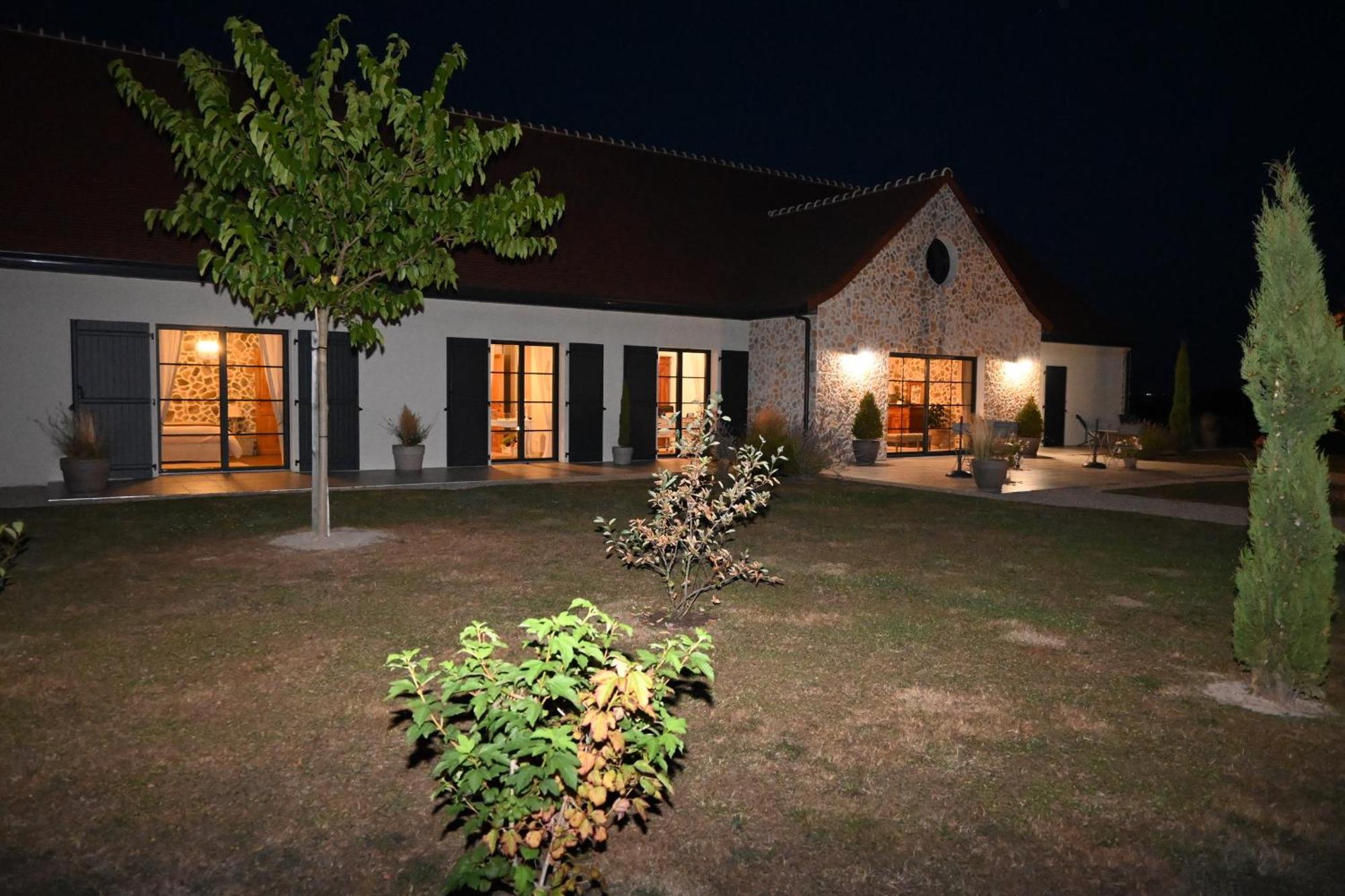 Aux 3 Forêts Bizeneuille Exterior foto